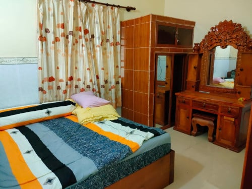 ផ្ទះល្វែង(បីជាន់) ជិតផ្សារ និងវត្តទួលសង្កែ (ប្លឹងរឹង)