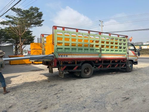 ឡានជួលដឹកទំនិញតូធំ