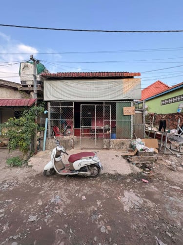 ផ្ទះលក់តម្លៃក្រោមទីផ្សារក្រុងព្រះសីហនុ ចរចារបានបងប្អូន