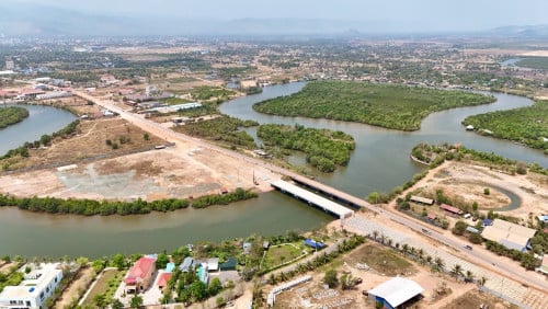ដីកោះ​លក់​ក្រោម​ទីផ្សារ​ (ដីកម្រ​ តម្លៃ​លក់​ពិសេស​ )