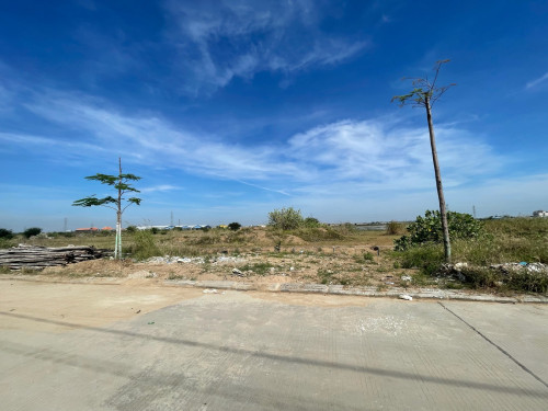 ផ្ទះថ្មី លក់បន្ទាប់ ម្ចាស់រវល់នៅភ្នំពេញ បែរមុខទៅរបងសួនបូរី ទូលាយ ស្រួលចតឡាន