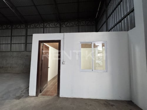 ឃ្លាំងជួលនៅជិតផ្លូវ ៧៣១