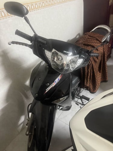 ម៉ូតូនៅស្អាត