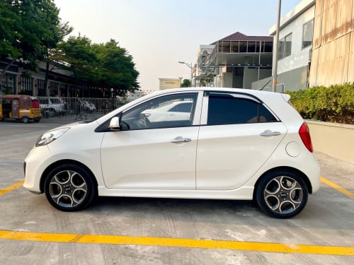 ឡានលក់ឆ្នាំ012 Smart key full option បើកដំបូល
