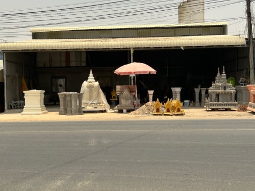 លក់ដីបន្ទាន់ នៅជិតរង្វង់មូលគួរស្រូវ 1,000 ម៉ែត្រផ្លូវជាតិលេខ 2