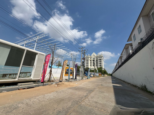 ដីលក់ 10m x 30m (ប្លង់រឹង) ដីសាងសង់វីឡា ឃ្លាំង