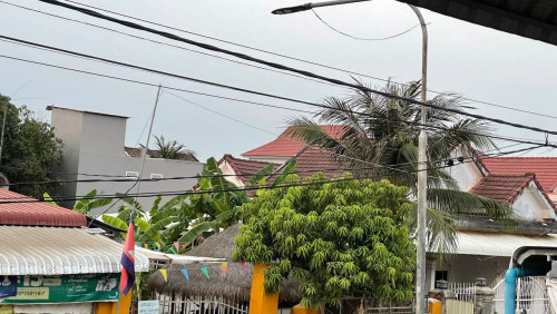 លក់ដីនិងផ្ទះទំហំ18m x32m តំលៃ ១០ម៉ឺនដុល្លារ នៅកណ្តាលក្រុងស្ទឹងសែន