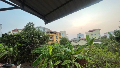 លក់ដីនិងផ្ទះទំហំ18m x32m តំលៃ ១០ម៉ឺនដុល្លារ នៅកណ្តាលក្រុងស្ទឹងសែន