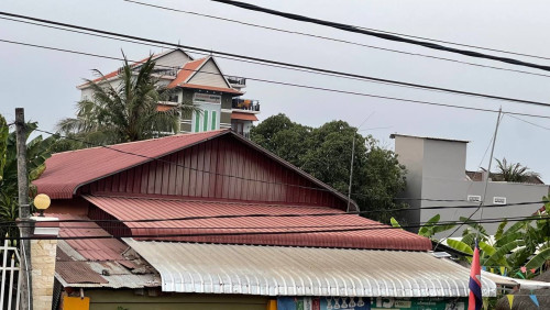 លក់ដីនិងផ្ទះទំហំ18m x32m តំលៃ ១០ម៉ឺនដុល្លារ នៅកណ្តាលក្រុងស្ទឹងសែន
