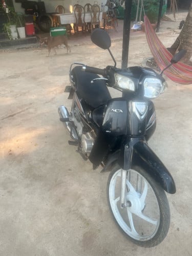 សង់ ប៊ិច 550$