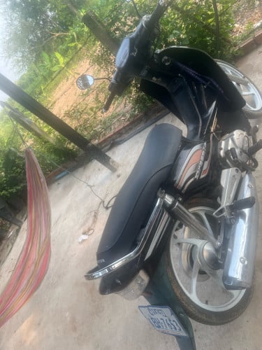 សង់ ប៊ិច 550$