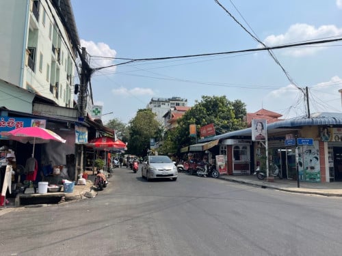 ផ្ទះអាជីវកម្មកែងសម្រាប់ជួលនៅទឹកល្អក់ទី ៣ / Corner Shop for Rent at  Tuek L'ak Ti Bei