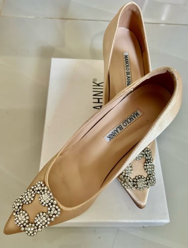 ស្បែកជេីងកែង High Heel shoes