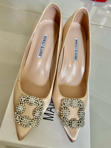 ស្បែកជេីងកែង High Heel shoes