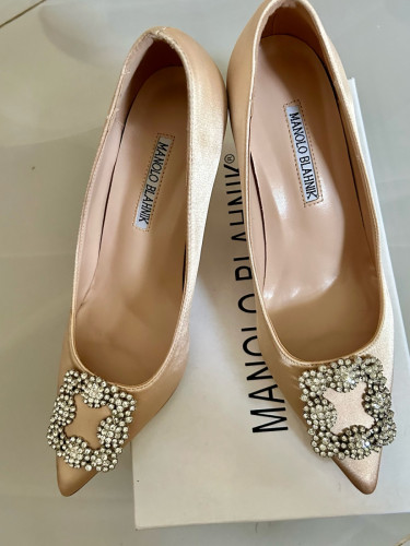 ស្បែកជេីងកែង High Heel shoes