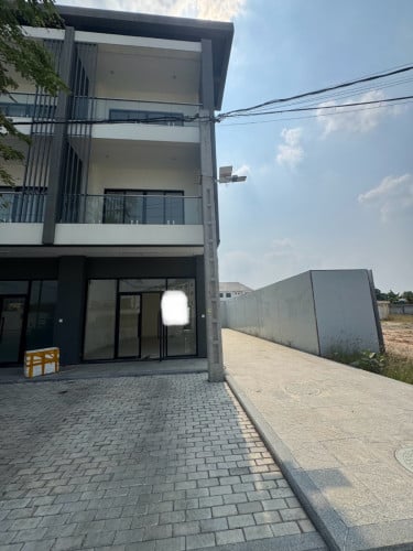 ផ្ទះ Shophouse ជួល ជាប់បុរីប៉េងហួត50m ជិតប្រលានថ្មី ជិត AEON Mall 3