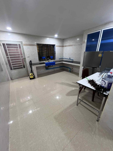 🏠房屋出租,✅4间卧室，5间浴室,✅价格：1200美元，可议价✅包含所有建材