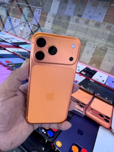 17 pro max XA  ស្អាត 99%.99%. នៅធានាក្រហ៊ុន ប្រេីបាន 1 ខែ