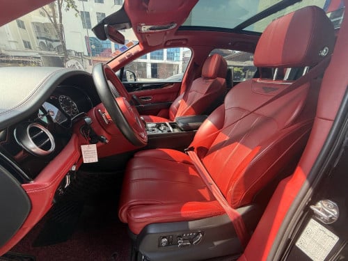 2018年宾利添越4.0T/V8