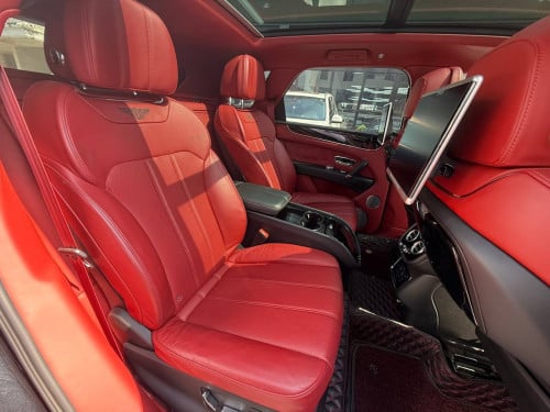 2018年宾利添越4.0T/V8