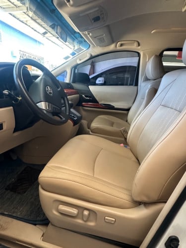Alphard 010 សក្នុងលឿង កៅអីVIP