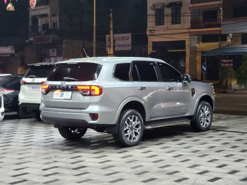 FORD EVEREST TITANIUM 2023 ពណ៍ទឹកប្រាក់