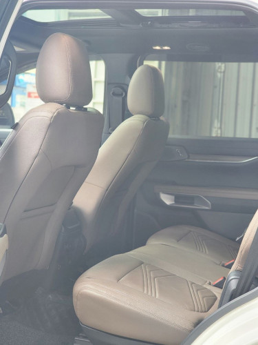 FORD EVEREST TITANIUM 2023 ពណ៍ទឹកប្រាក់