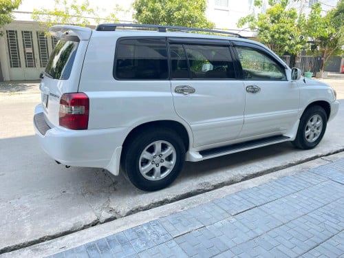 Highlander 04 V4 ប៉ុង1 កៅអី3ជួ បើកដំបូល