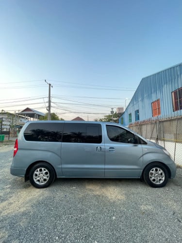 Hyundai Grand Starex សម្រាប់ជួលថ្ងៃ &ខែ