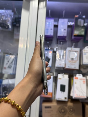 iPhone X ពណ៌ស 🍏 64GB Battery 75% 🔋 តួស្អាត សំណុំហ្សីន អត់ជាប់អី