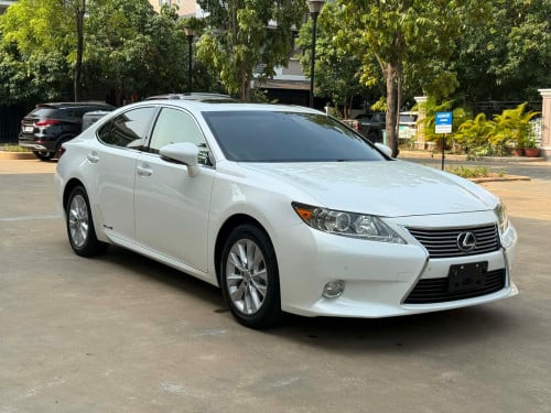 LEXUS ES300h 2013 full ពេញ option កម្ររមានណាស់