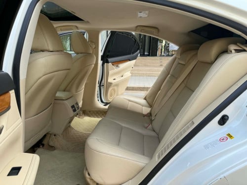LEXUS ES300h 2013 full ពេញ option កម្ររមានណាស់