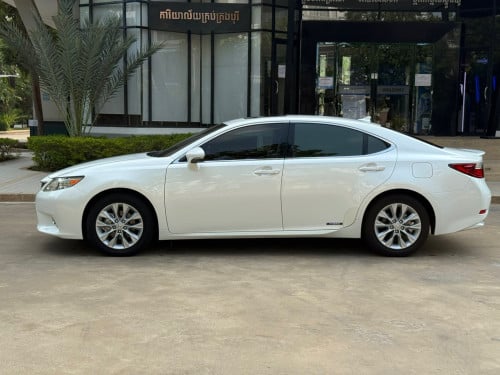 LEXUS ES300h 2013 full ពេញ option កម្ររមានណាស់