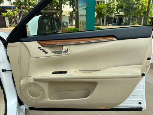 LEXUS ES300h 2013 full ពេញ option កម្ររមានណាស់