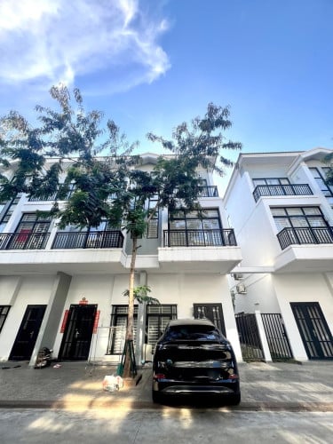Link Villa LV For Sale In Borey Penghout Boeung Snor