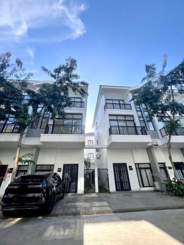 Link Villa LV For Sale In Borey Penghout Boeung Snor