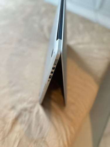 Macbook pro 2015。15inch. 16GB 512G