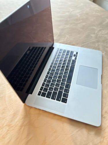 Macbook pro 2015。15inch. 16GB 512G