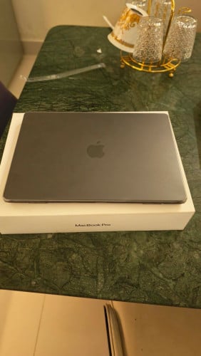 MacBook Pro 14 inch M5 Spec Ram 16G 1Tb