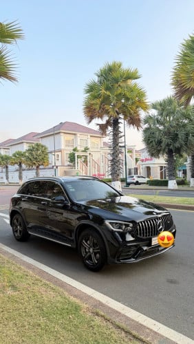 Mercedes Benz GLC300 4matic តំលៃល្អ ឡានម្ចាស់ដេីម ជិះផ្ទាល់