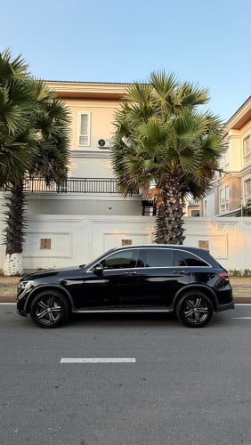 Mercedes Benz GLC300 4matic តំលៃល្អ ឡានម្ចាស់ដេីម ជិះផ្ទាល់