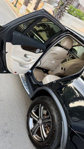 Mercedes Benz GLC300 4matic តំលៃល្អ ឡានម្ចាស់ដេីម ជិះផ្ទាល់