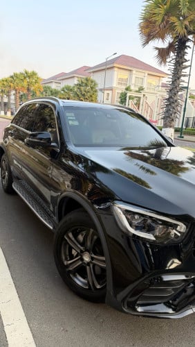 Mercedes Benz GLC300 4matic តំលៃល្អ ឡានម្ចាស់ដេីម ជិះផ្ទាល់