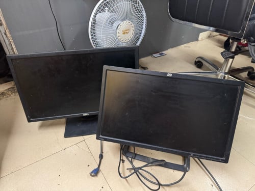 Monitor លក់ប្រេីរបានធ្មមតា Dell & hp លក់មួយគូតែម្តង់