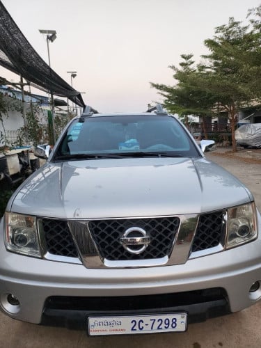 Nissan Frontier ឆ្នាំ 2005 រៀបចំហើយស្អាត Full ពេញ មានបើកដំបូល ហ្គាសហើយ