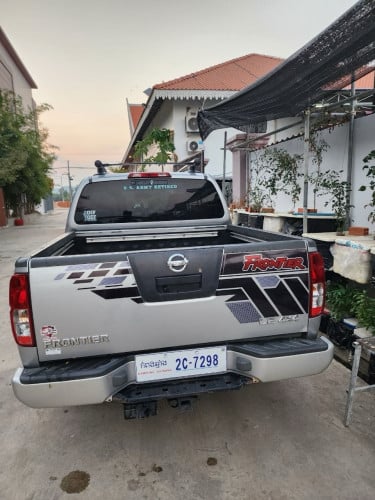 Nissan Frontier ឆ្នាំ 2005 រៀបចំហើយស្អាត Full ពេញ មានបើកដំបូល ហ្គាសហើយ