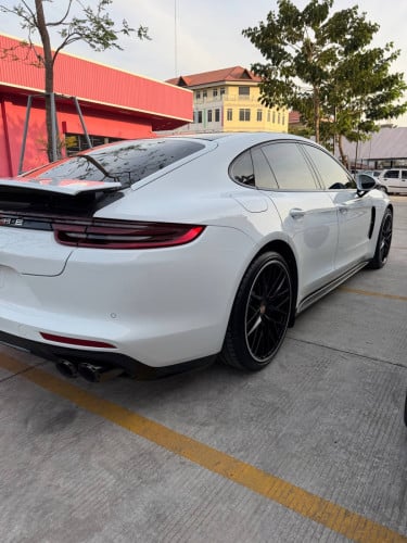 Porsche panamera 4