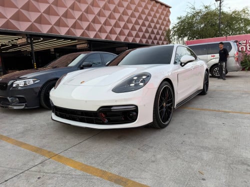 Porsche panamera 4