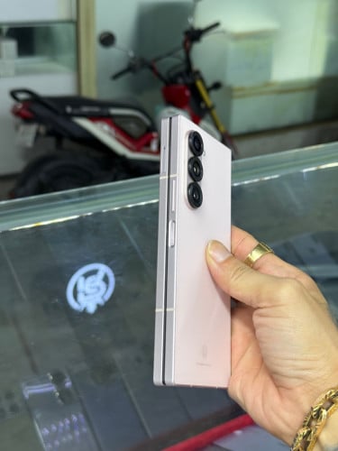 Samsung Fold 6 Pink ក្រុមហ៊ុន សុីម២ , Ram12GB HD256GB Phone Condition 90% , ខូចអេក្រង់ក្នុង