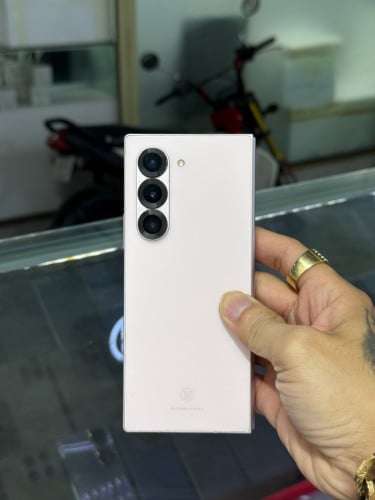 Samsung Fold 6 Pink ក្រុមហ៊ុន សុីម២ , Ram12GB HD256GB Phone Condition 90% , ខូចអេក្រង់ក្នុង